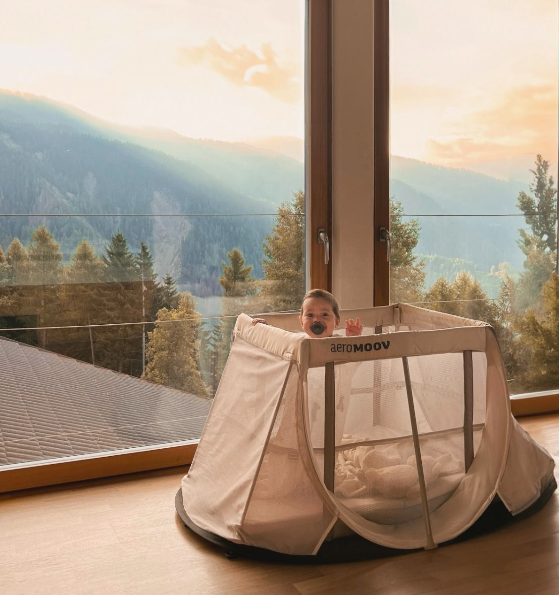 https://www.vanastenbabysuperstore.nl/media/catalog/product/0/1/0171400019_2_campingbed_aeromoov_atc_white_sand.jpg