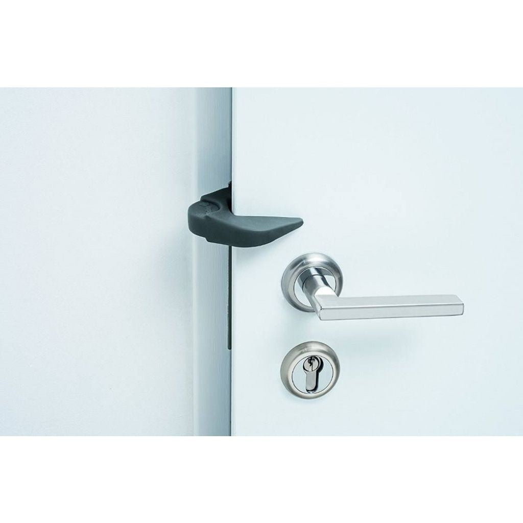 https://www.vanastenbabysuperstore.nl/media/catalog/product/0/3/0312120080_1_safety_1st_2in1_deurbeveiliging.jpg