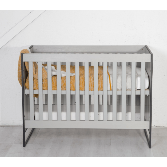 https://www.vanastenbabysuperstore.nl/media/catalog/product/0/4/0420010345_1_ledikant_dayley_grijs.png
