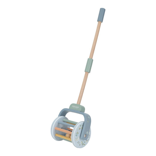 https://www.vanastenbabysuperstore.nl/media/catalog/product/0/5/0592403997_1_duwstok_little_dutch_forest_friends.jpg