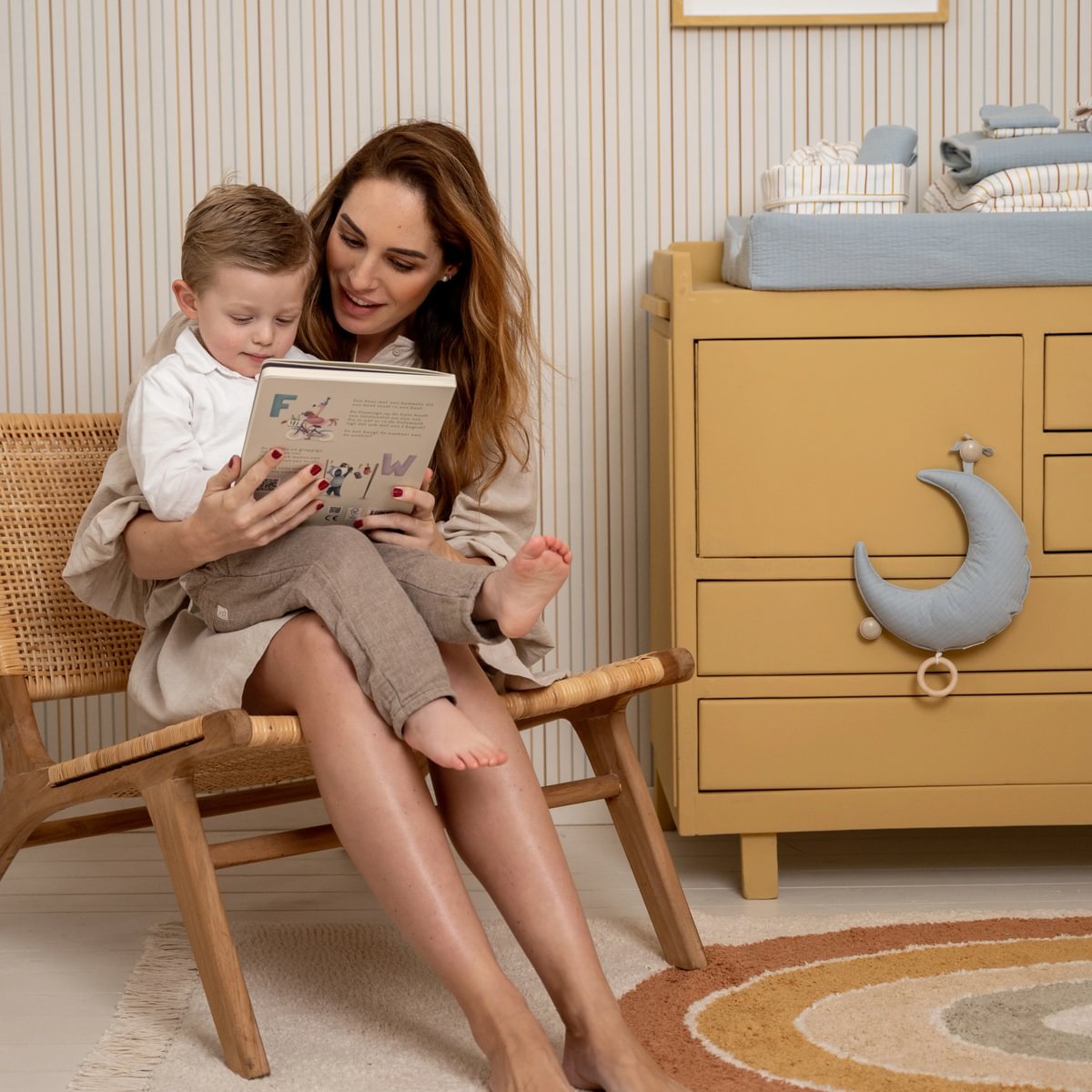 https://www.vanastenbabysuperstore.nl/media/catalog/product/0/5/0592900059_02_MijnABCBoek_LittleDutch.jpg