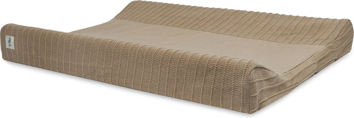https://www.vanastenbabysuperstore.nl/media/catalog/product/0/6/0611901309_1_aankleedkussenhoes_jollein_pure_knit_biscuit.jpg