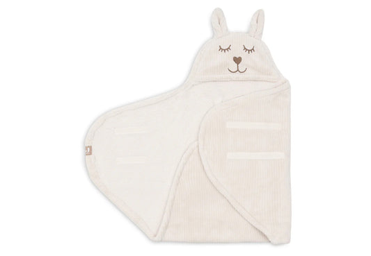 https://www.vanastenbabysuperstore.nl/media/catalog/product/0/6/0612030002_1_Wikkeldeken_Jollein_Bunny_Cloudy_Rib_Milky_Oatmeal_1.jpeg