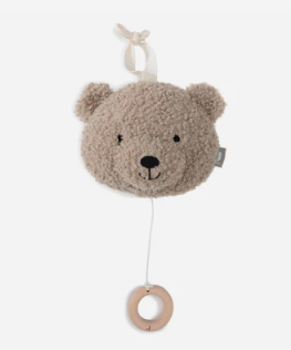 https://www.vanastenbabysuperstore.nl/media/catalog/product/0/6/0612400180_1_muziekhanger_jollein_teddy_bear_olive_green.png