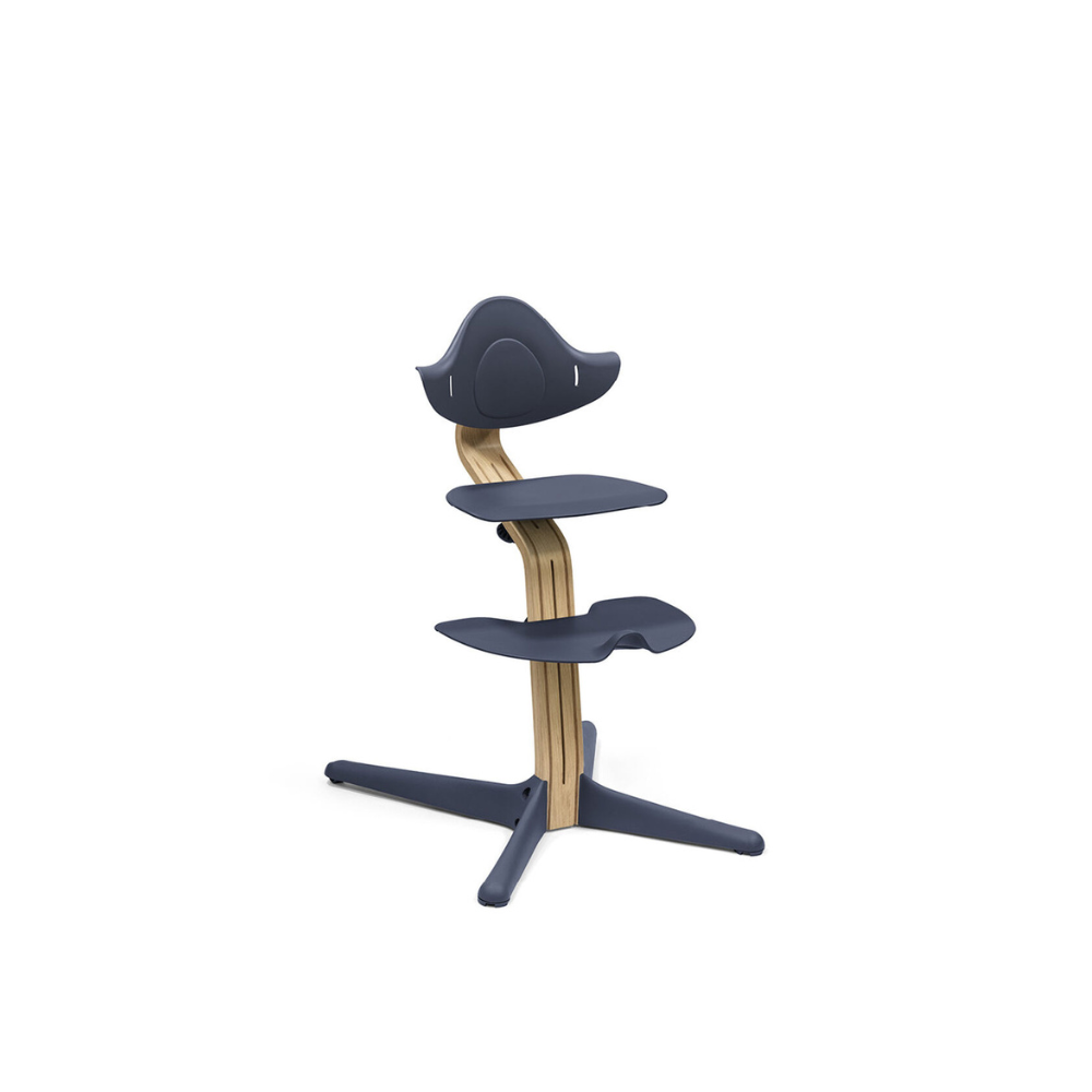 https://www.vanastenbabysuperstore.nl/media/catalog/product/0/8/0831600119_2_kinderstoel_stokker_nomi_navyoak.png