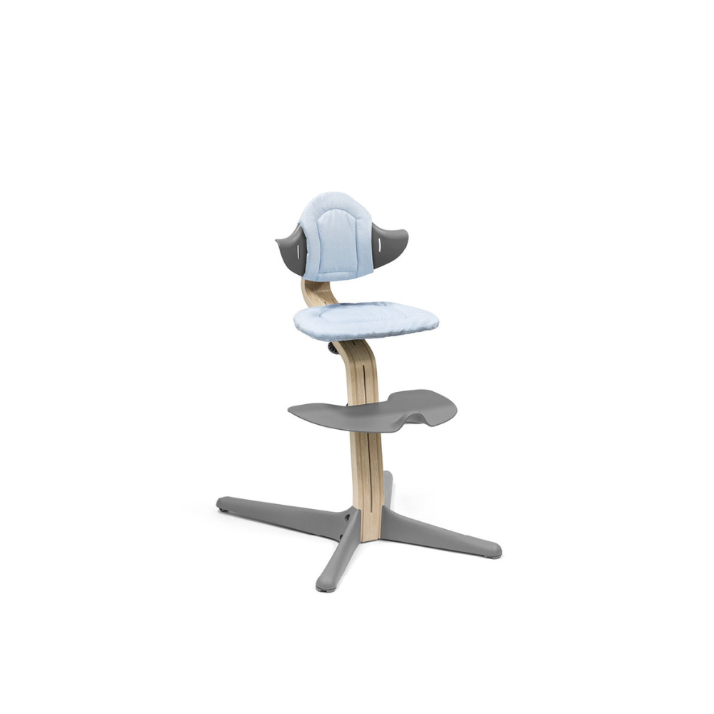 https://www.vanastenbabysuperstore.nl/media/catalog/product/0/8/0831610244_2_stoelverkleiner_stokke_nomi_grey_blue.png
