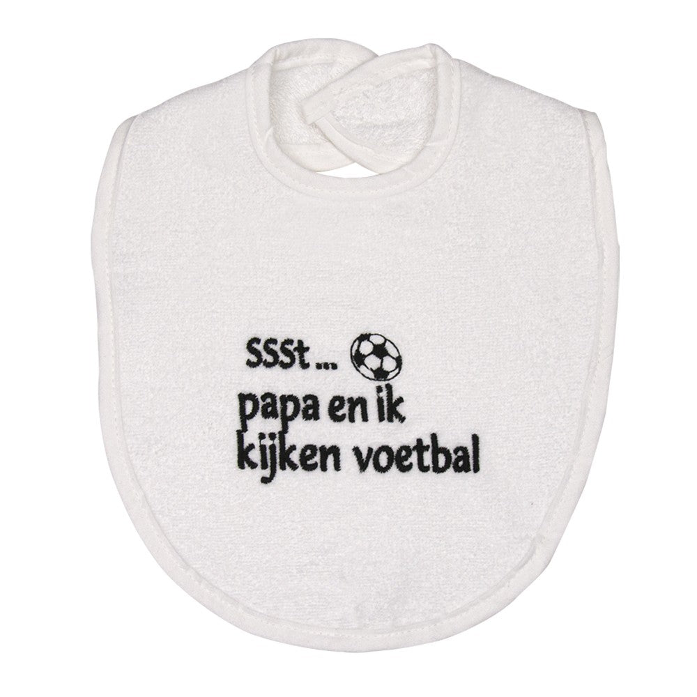 https://www.vanastenbabysuperstore.nl/media/catalog/product/1/0/1042110203_1_slabber_petit_villain_papa_en_ik_kijken_voetbal_wit.jpg