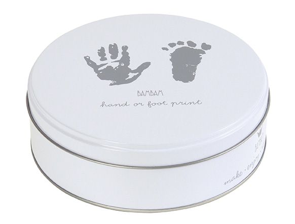 https://www.vanastenbabysuperstore.nl/media/catalog/product/1/3/1352300011_2_bambam_doosje_met_handvoetafdruk.jpg