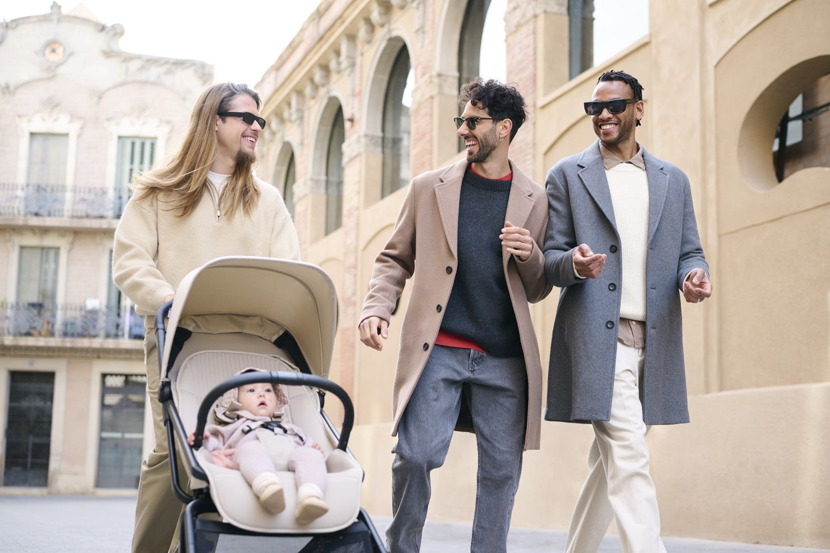 https://www.vanastenbabysuperstore.nl/media/catalog/product/1/6/1691110119_2_buggy_easywalker_rockey_l_bright_taupe.jpg