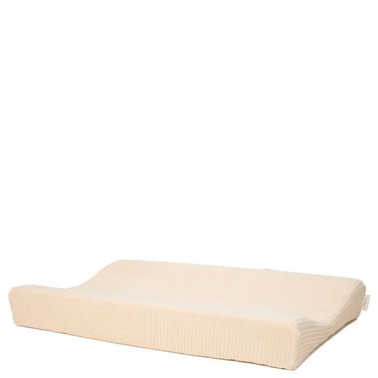 https://www.vanastenbabysuperstore.nl/media/catalog/product/1/8/1801900586_1_aankleedkussenhoes_koeka_vik_sand.jpg