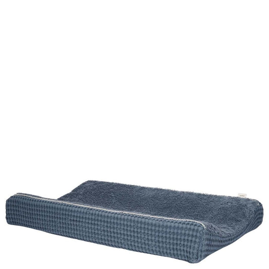 https://www.vanastenbabysuperstore.nl/media/catalog/product/1/8/1801900946_1_aankleedkussenhoes_koeka_wafel_bluestone.jpg