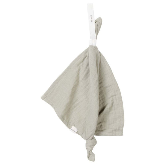 https://www.vanastenbabysuperstore.nl/media/catalog/product/1/8/1802800094_1_speendoekje_koeka_faro_sage.jpg