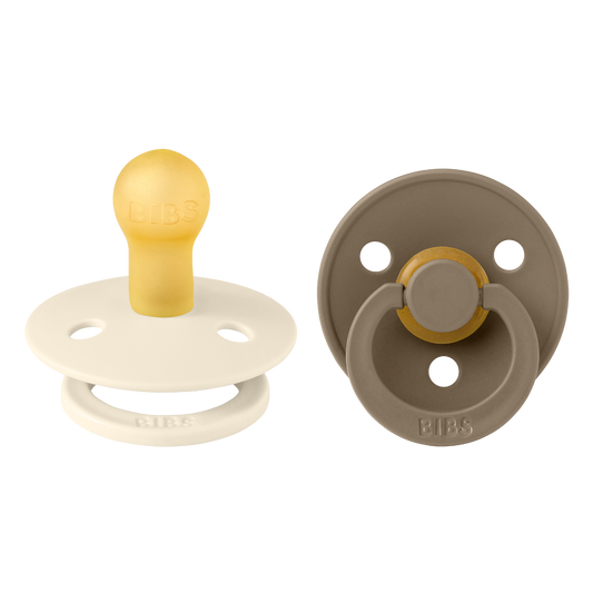 https://www.vanastenbabysuperstore.nl/media/catalog/product/1/9/1912800119_1_fopspeen_bibs_ivorydark_oak_06mnd_2st.png
