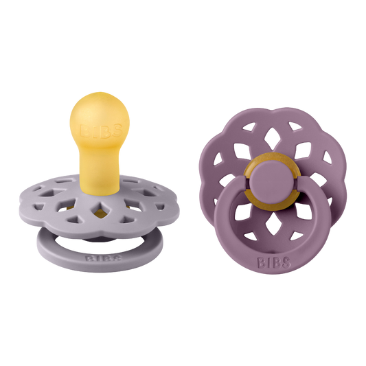 https://www.vanastenbabysuperstore.nl/media/catalog/product/1/9/1912800183_1_fopspeen_bibs_boheme_fossil_greymauve_06mnd_2st.png