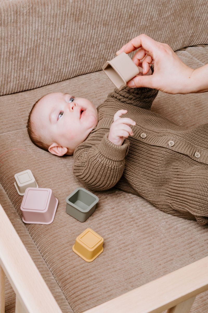 https://www.vanastenbabysuperstore.nl/media/catalog/product/3/5/3571510251_2_boxkleed_babys_only_sense_80x100_clay.jpg