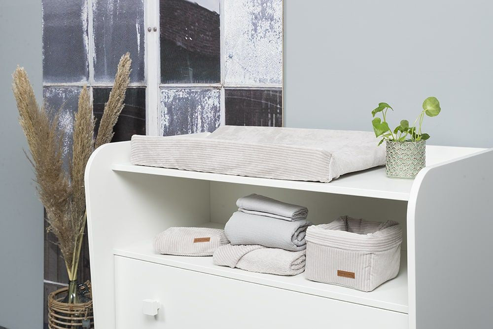 https://www.vanastenbabysuperstore.nl/media/catalog/product/3/5/3571900737_2_aankleedkussenhoes_babys_only_sense_kiezelgrijs.jpg