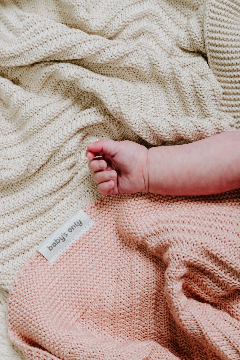 https://www.vanastenbabysuperstore.nl/media/catalog/product/3/5/3571900933_2_deken_wieg_babys_only_grace_70x95_blush.jpg