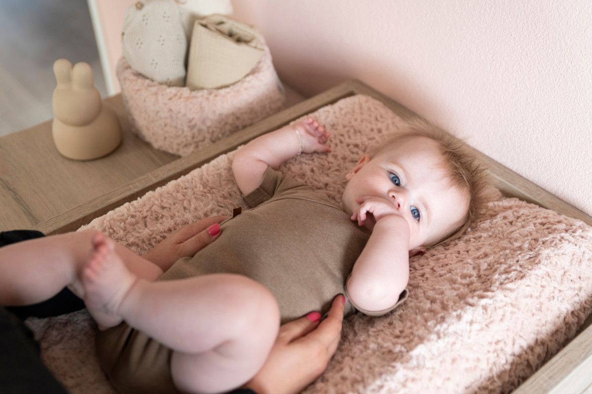 https://www.vanastenbabysuperstore.nl/media/catalog/product/3/5/3571901082_2_aankleedkussenhoes_babys_only_snow_oud_roze.jpg