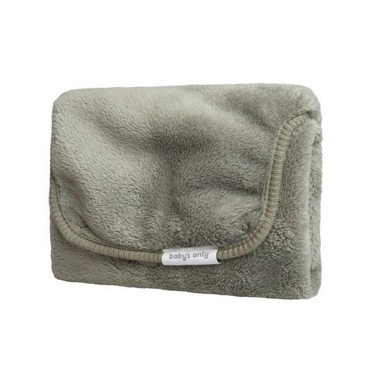 https://www.vanastenbabysuperstore.nl/media/catalog/product/3/5/3572110209_1_verschoonmatje_babys_only_cozy_urban_green.jpg