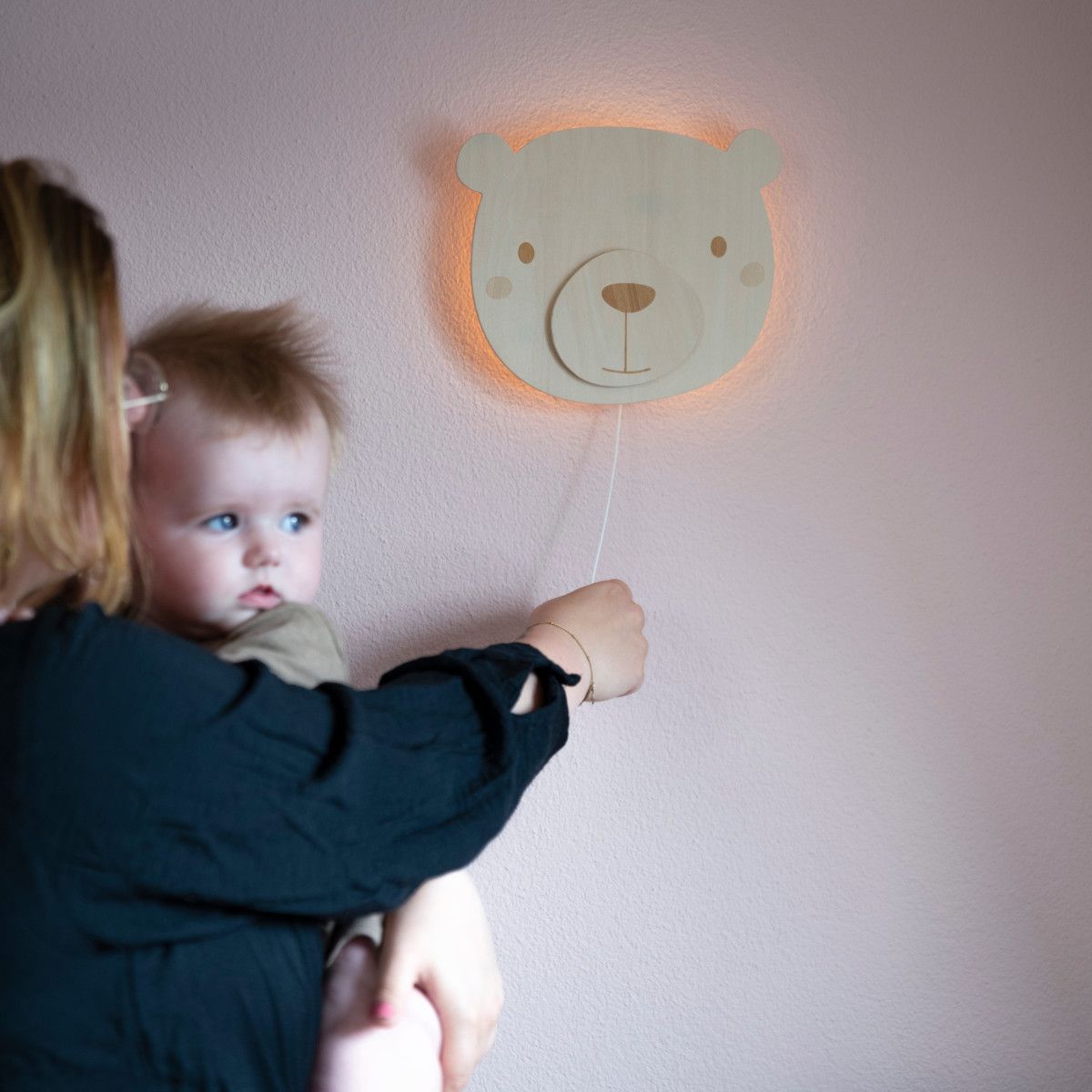 https://www.vanastenbabysuperstore.nl/media/catalog/product/3/5/3572300430_2_wandlamp_babys_only_wonder_beer.jpg