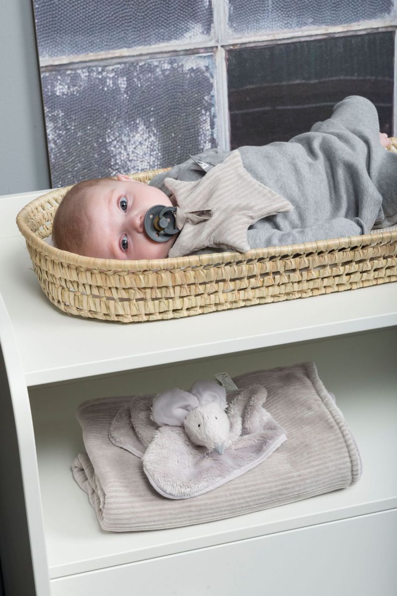 https://www.vanastenbabysuperstore.nl/media/catalog/product/3/5/3572800030_2_speendoekje_babys_only_sense_ster_kiezelgrijs.jpg