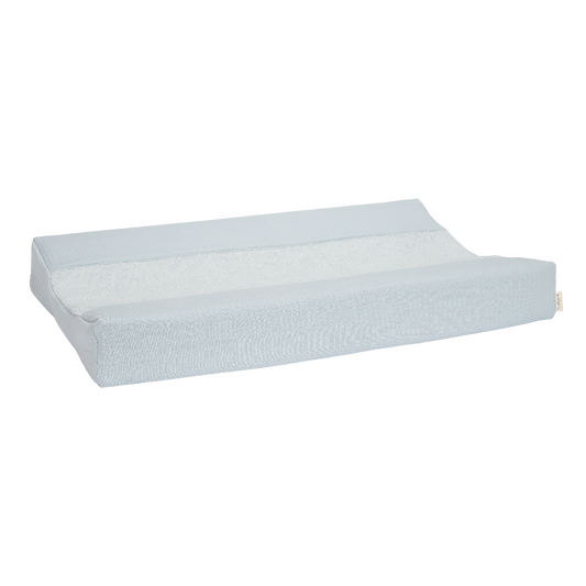 https://www.vanastenbabysuperstore.nl/media/catalog/product/3/8/3891900701_1_aankleedkussenhoes_little_dutch_pure_soft_blue.png