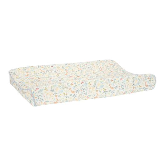 https://www.vanastenbabysuperstore.nl/media/catalog/product/3/8/3891900776_1_aankleedkussenhoes_little_dutch_forest_wonders.png