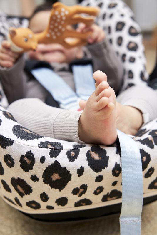 https://www.vanastenbabysuperstore.nl/media/catalog/product/4/5/4591210073_2_autostoelhoes_meyco_x_cybex_cloud_z2_plus_leopard_sand_melange.jpg