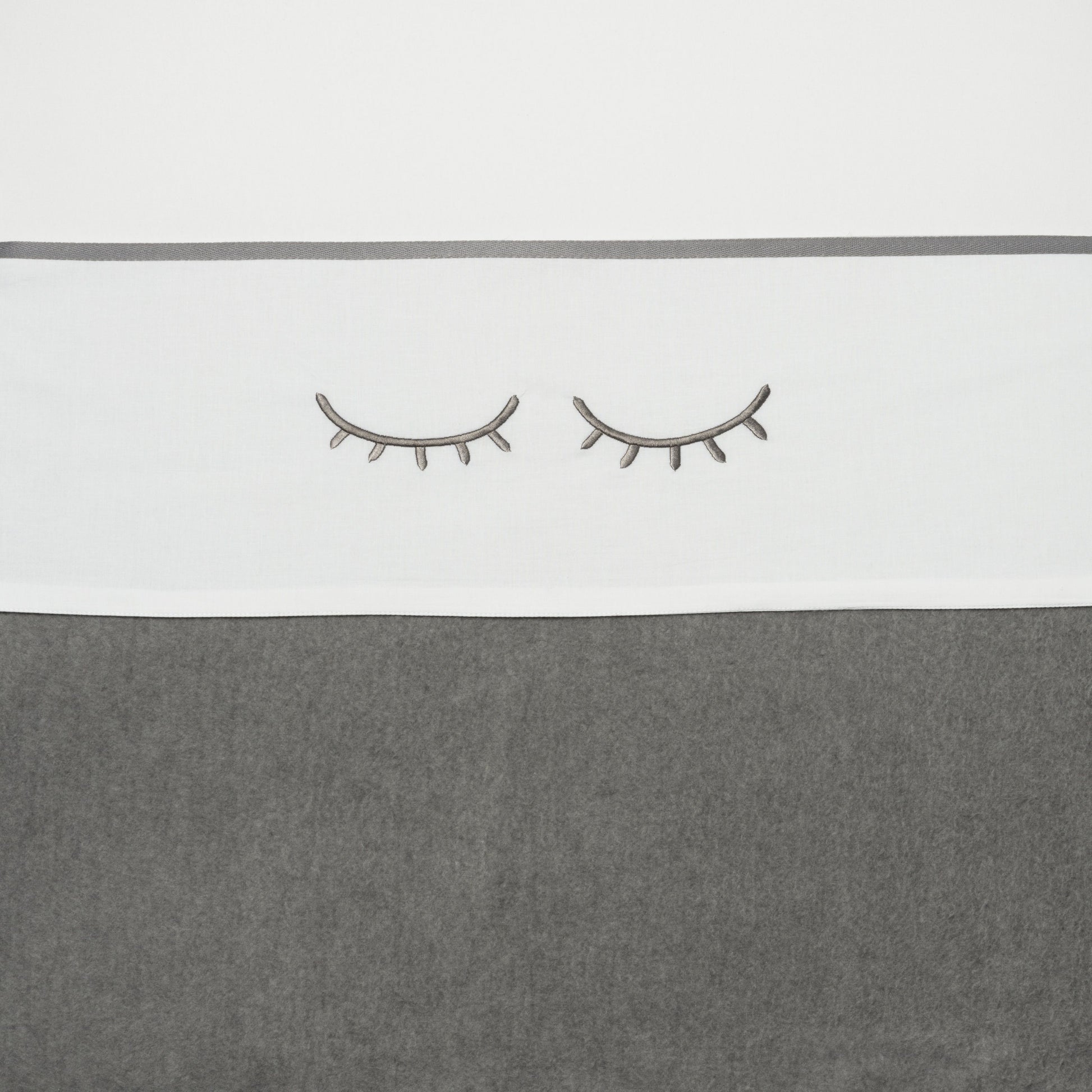 https://www.vanastenbabysuperstore.nl/media/catalog/product/4/5/4591900241_1_laken_wieg_meyco_sleepy_eyes_grijs.jpg