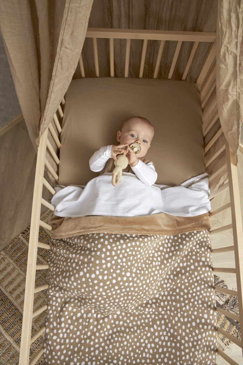 https://www.vanastenbabysuperstore.nl/media/catalog/product/4/5/4591900852_2_wieg_laken_meyco_bies_taupe.jpg
