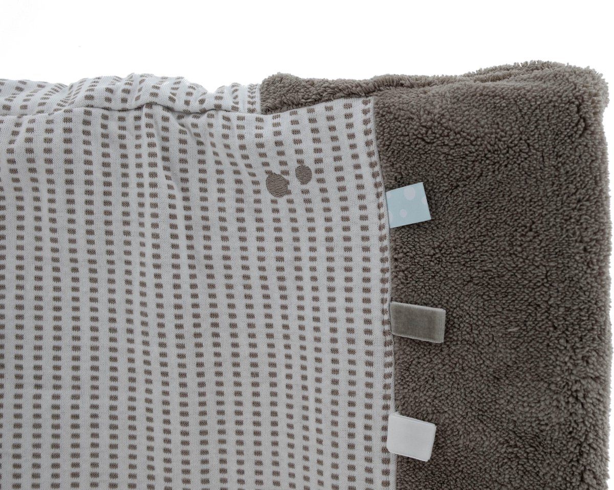 https://www.vanastenbabysuperstore.nl/media/catalog/product/5/4/5421900127_2_aankleedkussenhoes_snoozebaby_organisch_warm_brown.jpg