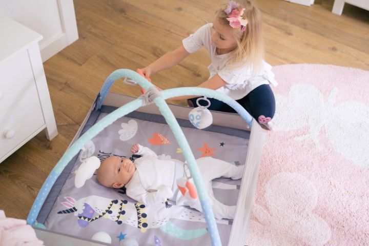 https://www.vanastenbabysuperstore.nl/media/catalog/product/5/9/5900495863997_2_speelkleed_momi_lamalove.jpg