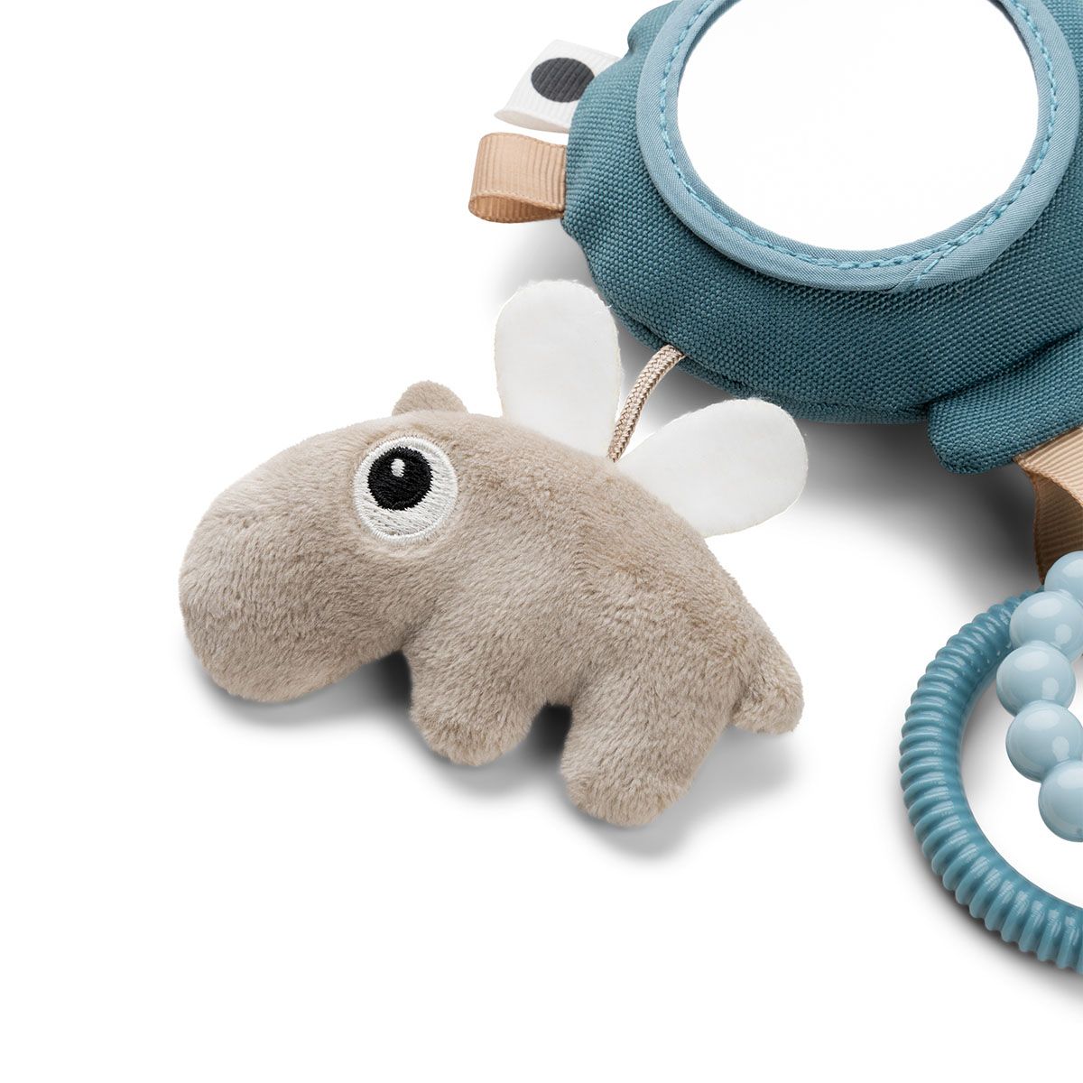 https://www.vanastenbabysuperstore.nl/media/catalog/product/7/3/7332400209_2_speeltje_done_by_deer_to_go_activity_mirror_happy_clouds_blue.jpg