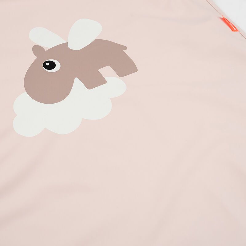 https://www.vanastenbabysuperstore.nl/media/catalog/product/7/3/7332800435_2_schort_done_by_deer_waterproof_happy_clouds_powder.jpg