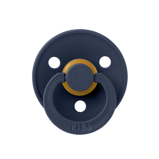 https://www.vanastenbabysuperstore.nl/media/catalog/product/8/2/8292800054_1_fopspeen_bibs_deep_space_06mnd.png