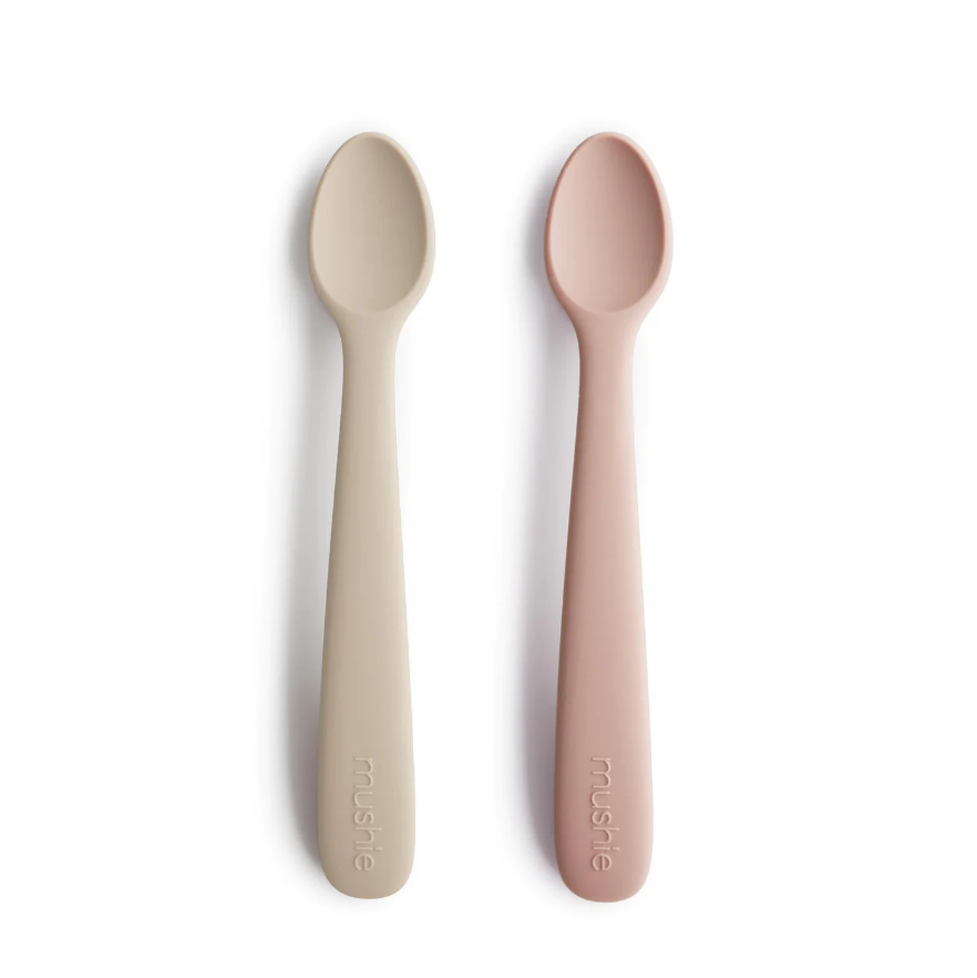 https://www.vanastenbabysuperstore.nl/media/catalog/product/8/2/8292800207_1_lepels_mushie_siliconen_blushshifting_sand_2st.png
