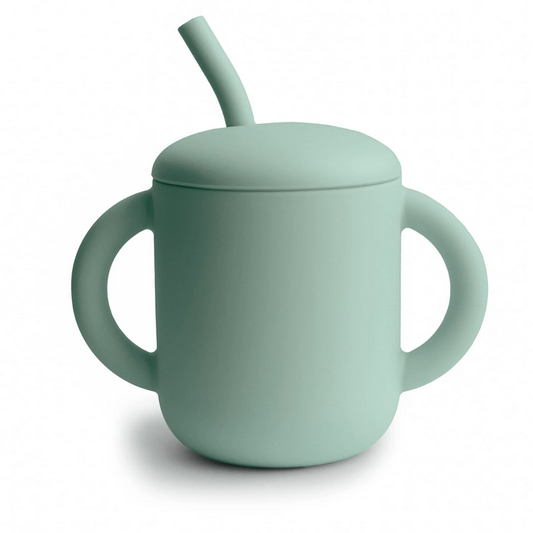 https://www.vanastenbabysuperstore.nl/media/catalog/product/8/2/8292800237_1_rietjesbeker_mushie_cambridge_blue.png