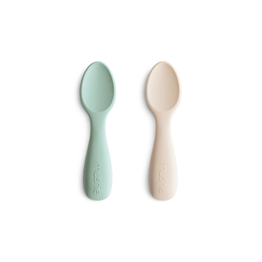 https://www.vanastenbabysuperstore.nl/media/catalog/product/8/2/8292800246_1_lepels_mushie_siliconen_small_cambridge_blueshifting_sand_2st.png