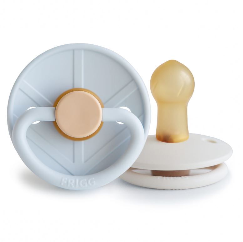 https://www.vanastenbabysuperstore.nl/media/catalog/product/8/2/8292800261_1_fopspeen_frigg_little_viking_06mnd_powder_bluecream_2st.jpg