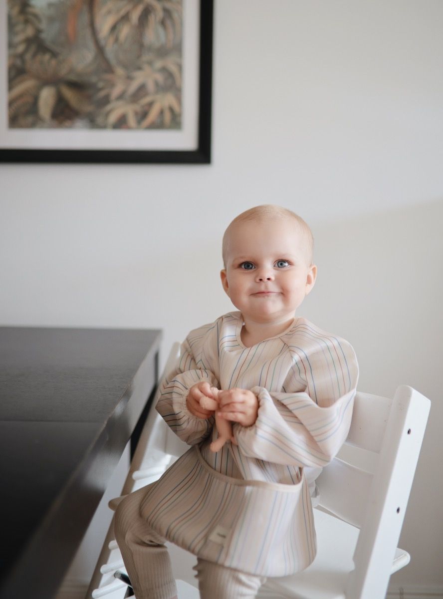 https://www.vanastenbabysuperstore.nl/media/catalog/product/8/2/8292870001_2_slabber_mushie_long_sleeve_boats.jpg