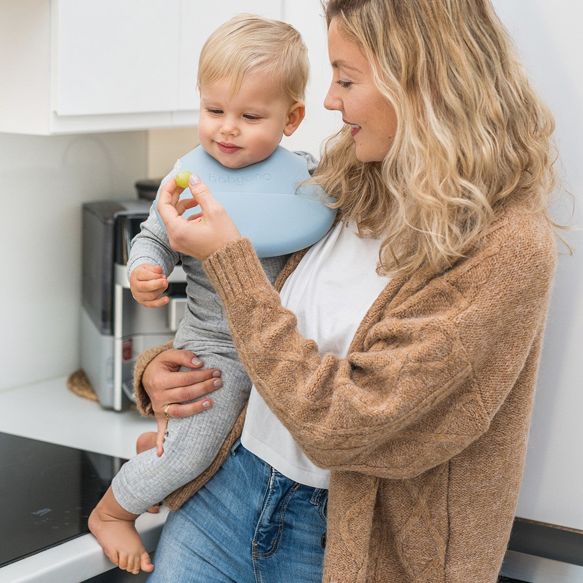 https://www.vanastenbabysuperstore.nl/media/catalog/product/9/4/9422110005_2_slabber_siliconen_babyono_lichtblauw.jpg