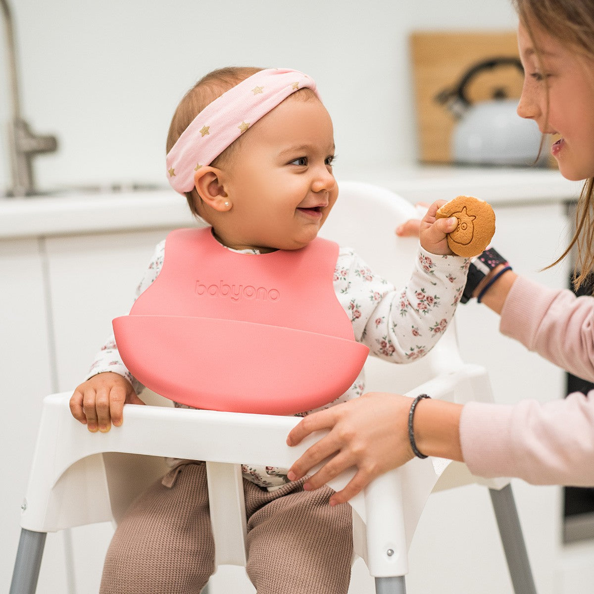 https://www.vanastenbabysuperstore.nl/media/catalog/product/9/4/9422110007_2_slabber_babyono_siliconen_roze.jpg