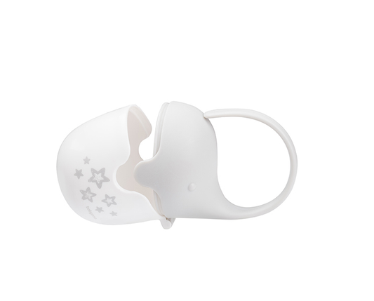 https://www.vanastenbabysuperstore.nl/media/catalog/product/9/4/9422800017_1_fopspeen_opbergdoos_babyono_olifant_grijs.png