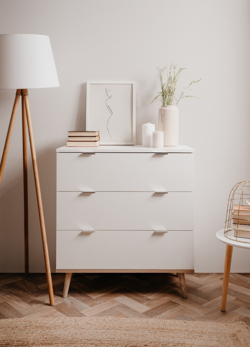 https://www.vanastenbabysuperstore.nl/media/catalog/product/9/5/9580020003_1_commode_finori_goteborg_3lades_wit.jpg