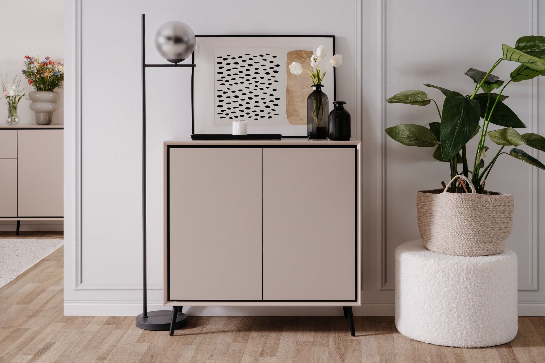 https://www.vanastenbabysuperstore.nl/media/catalog/product/9/5/9580020020_1_commode_finori_arona_capuccinoblack.jpg