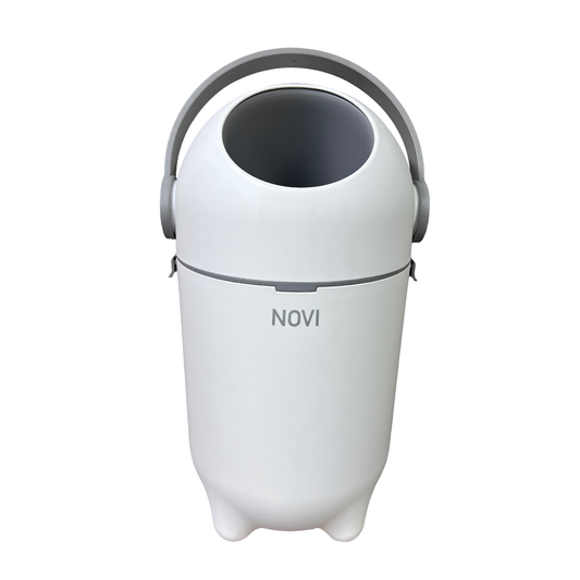 https://www.vanastenbabysuperstore.nl/media/catalog/product/9/9/9962000015_1_Luieremmer_Novi_at_Home_Nappy_Smart_White_Grey.png