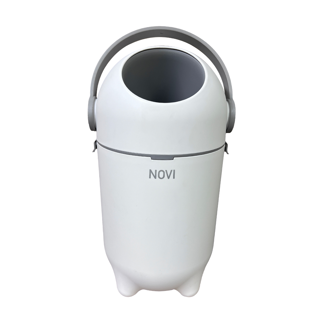 https://www.vanastenbabysuperstore.nl/media/catalog/product/9/9/9962000015_1_Luieremmer_Novi_at_Home_Nappy_Smart_White_Grey.png