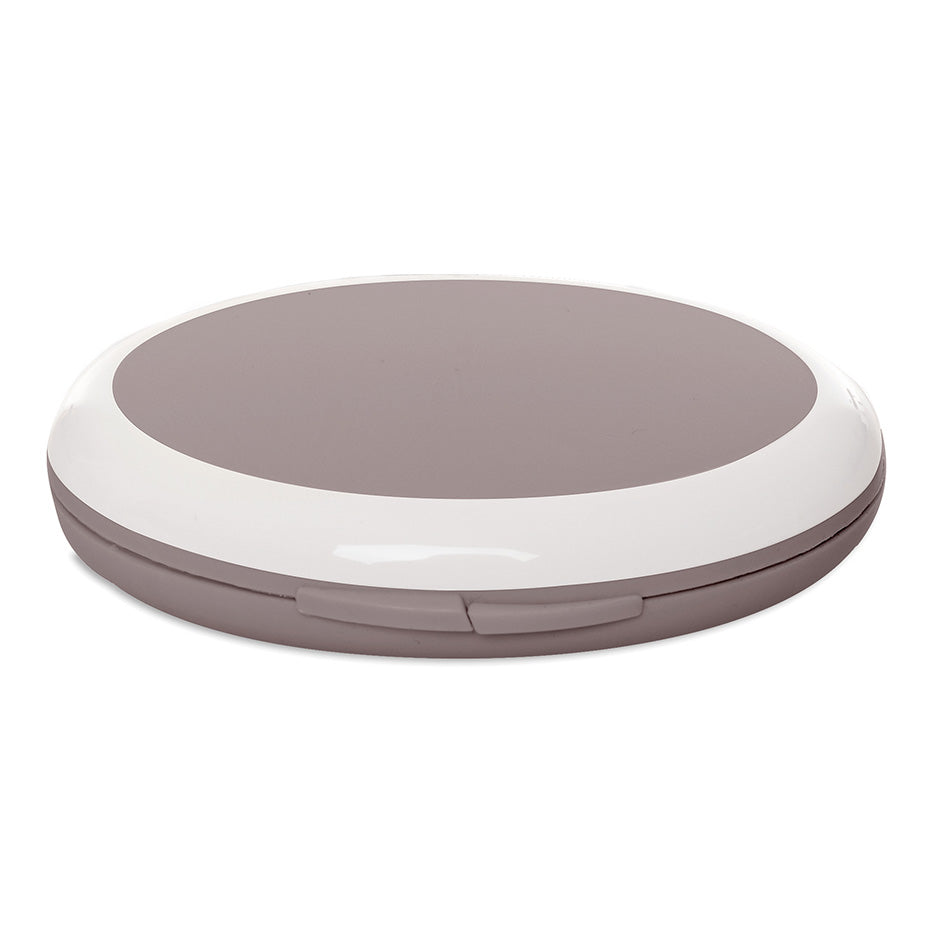 https://www.vanastenbabysuperstore.nl/media/catalog/product/0/0/0082004047_02_Manicureset_BebeJou_ChalkBrown.jpg