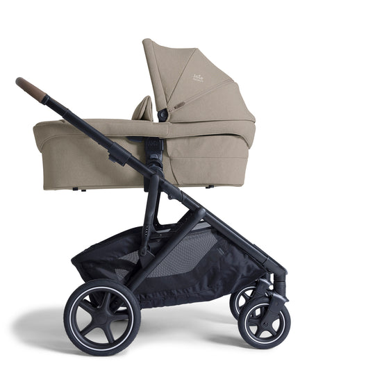 https://www.vanastenbabysuperstore.nl/media/catalog/product/0/1/0171100196_2_Kinderwagen_Joie_Signature_Versiti_Sandstone.JPG