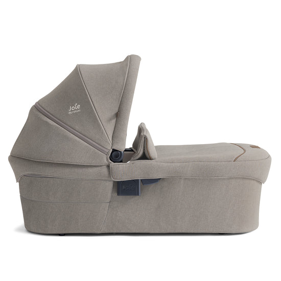 https://www.vanastenbabysuperstore.nl/media/catalog/product/0/1/0171100197_2_Kinderwagen_Joie_Signature_Vinca_Maple.JPG